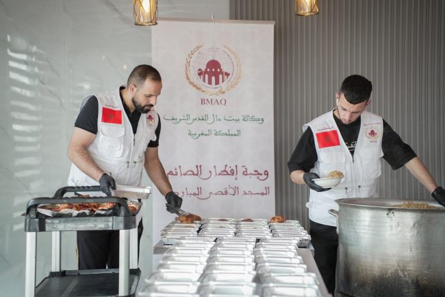 وكالة بيت مال القدس تنهي عملية السلة الغذائية وتواصل توزيع الحصص الغذائية اليومية على المستفيدين في القدس ( (9)