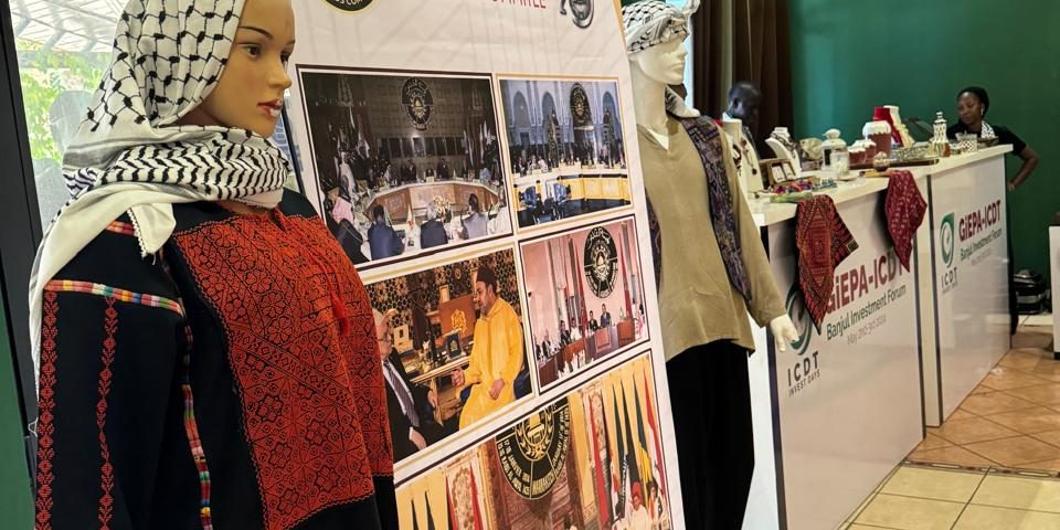 معارض وكالة بيت مال القدس الشريف في القمة الإسلامية بغامبيا (2)