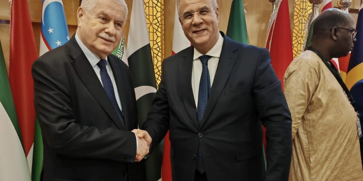 83c0eb8c-6fd4-454b-a1d4-2e07ccdf5590